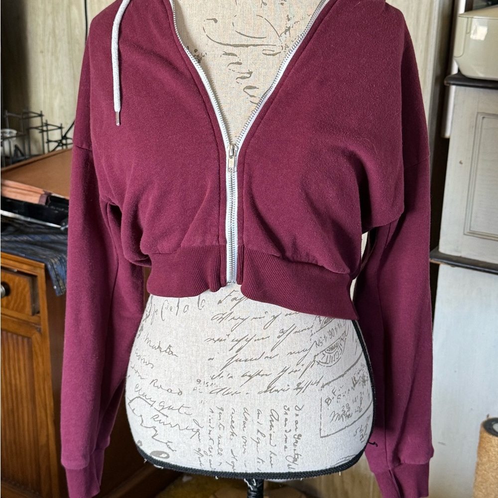 Women's Burgundy Zip-Up Cropped Hoodie